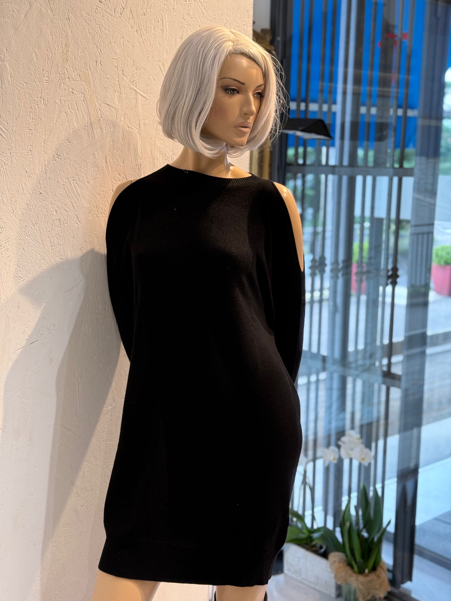 Abito in maglia con cut-out KAOS