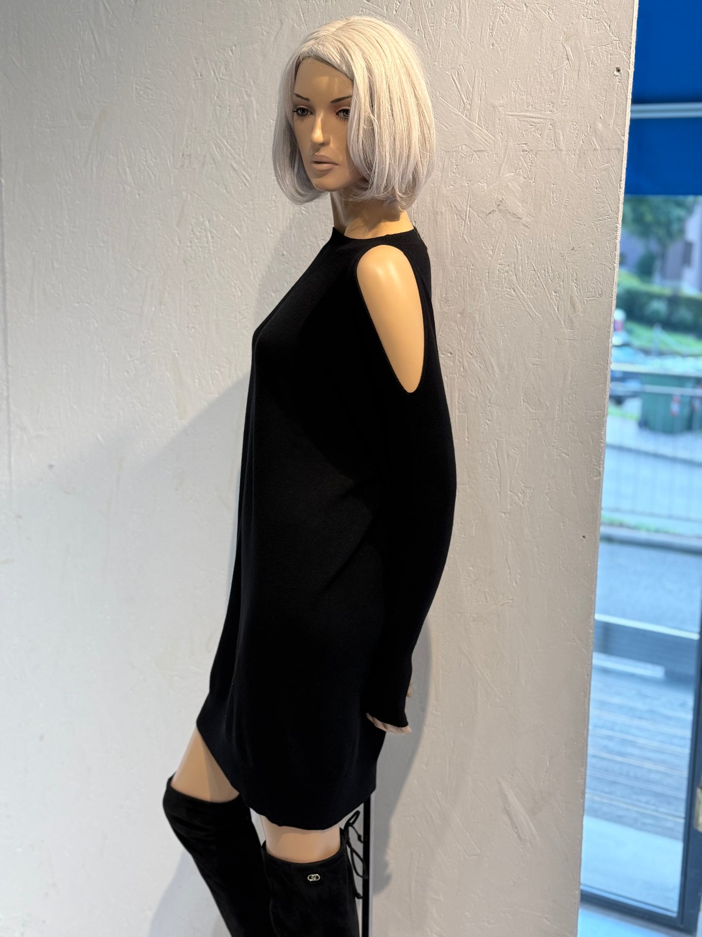 Abito in maglia con cut-out KAOS