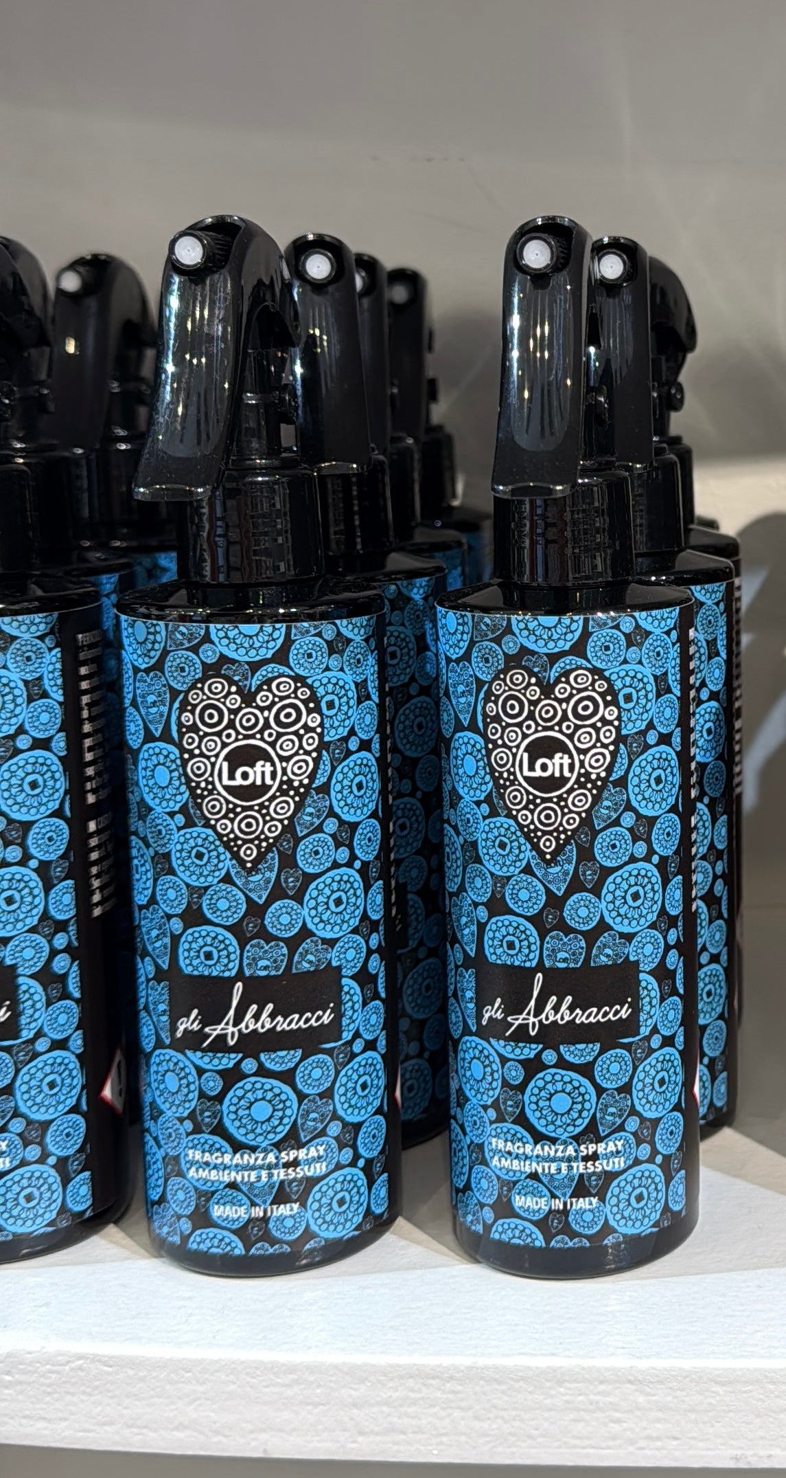 PROFUMO PER TESSUTI E MACCHINA DI LOFT