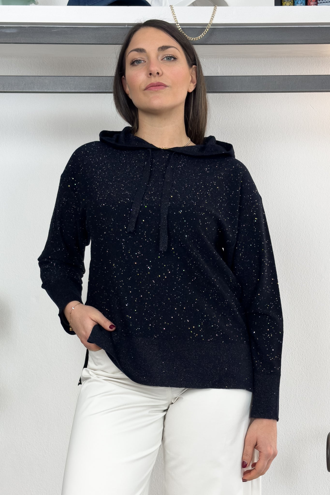 Maglia con cappuccio con micro paillettes EMME