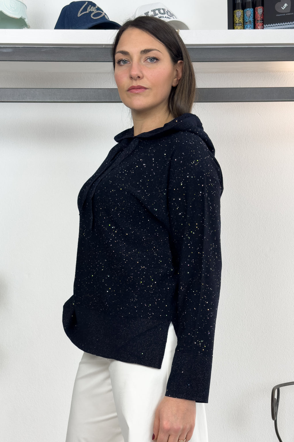 Maglia con cappuccio con micro paillettes EMME