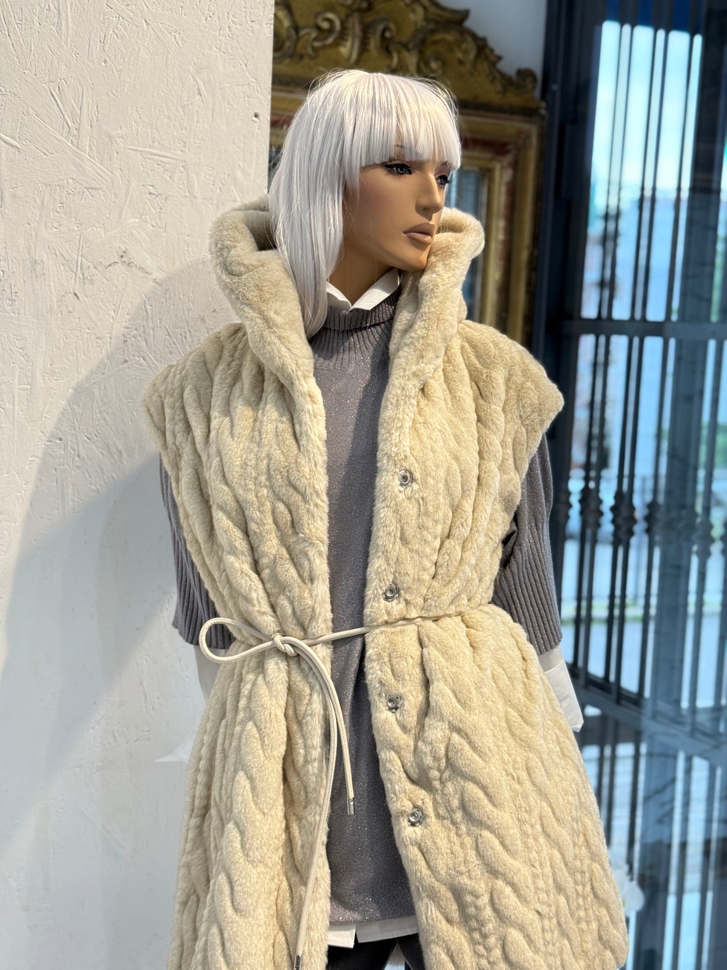 GILET IN TEDDY CON CAPPUCCIO LIU.JO