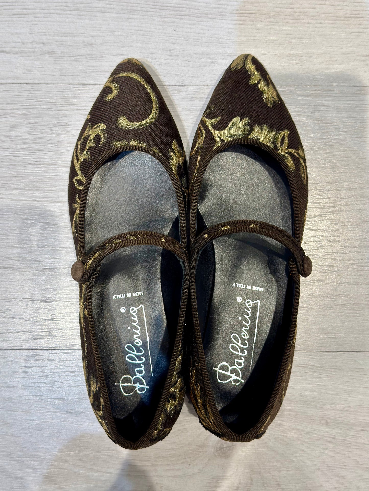 Ballerina Mary Jane in tessuto floreale oro