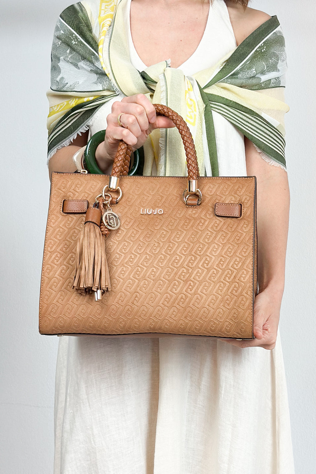 Borsa satchel media con charms logata LIU JO