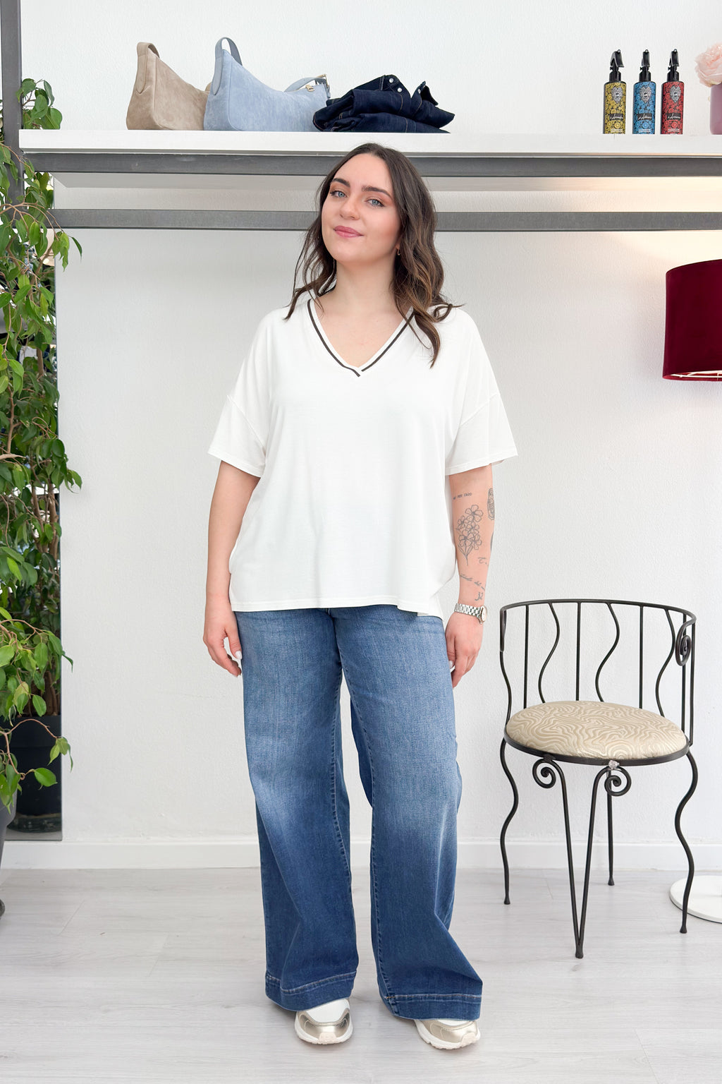 Tshirt over scollo a V KAOS