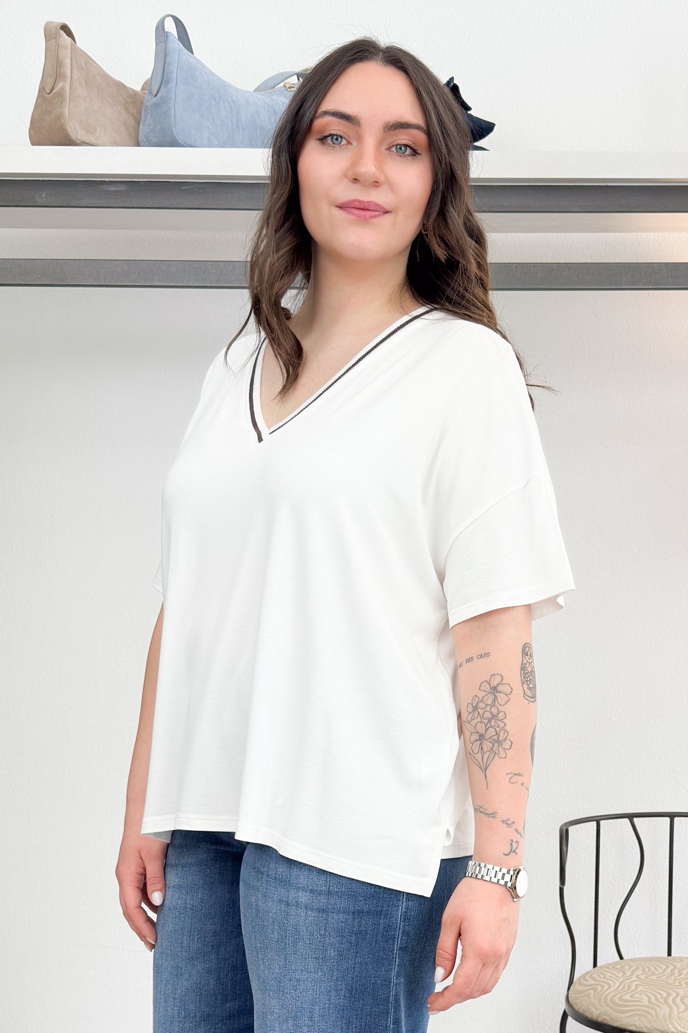 Tshirt over scollo a V KAOS