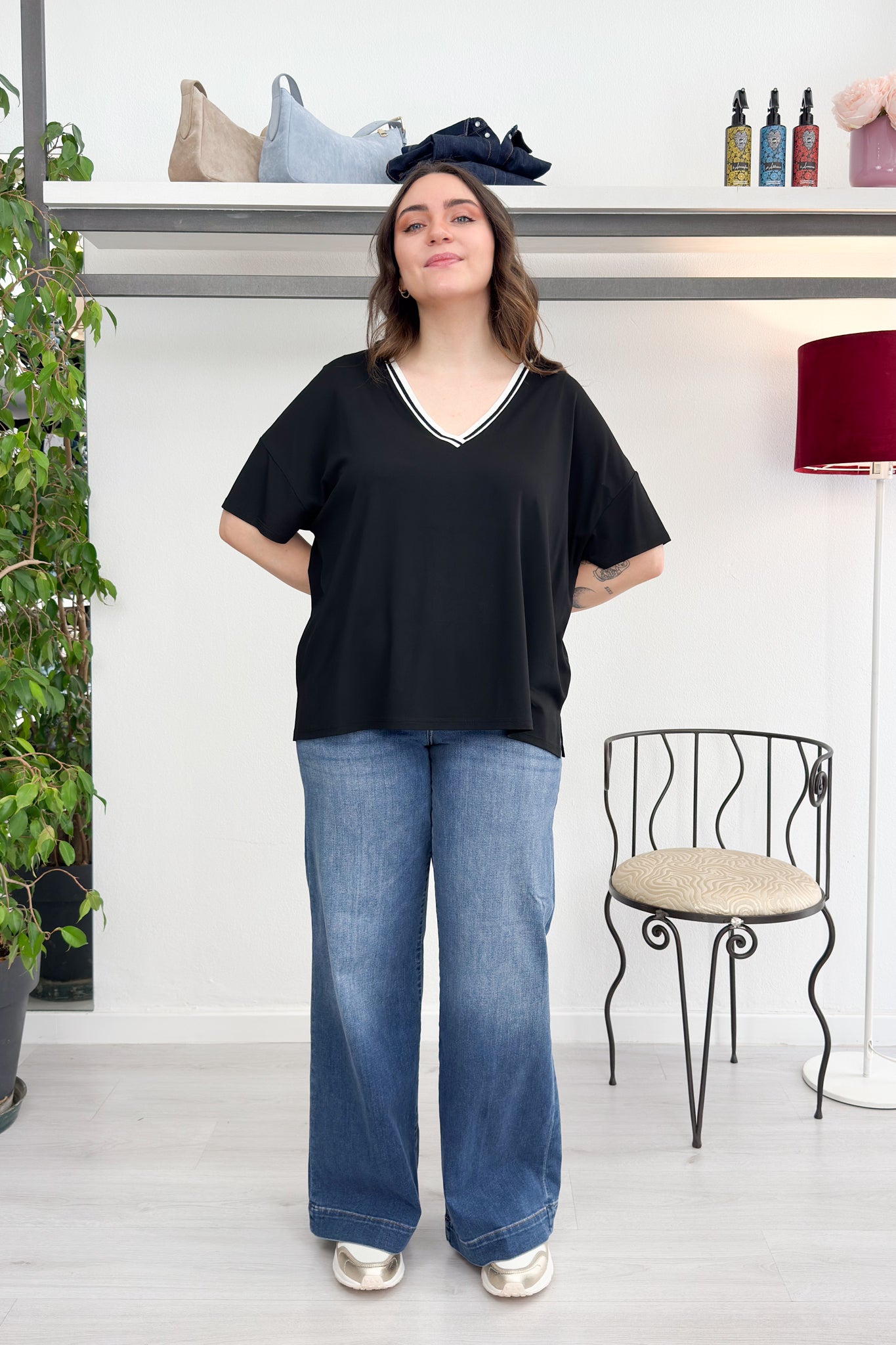 Tshirt over scollo a V KAOS
