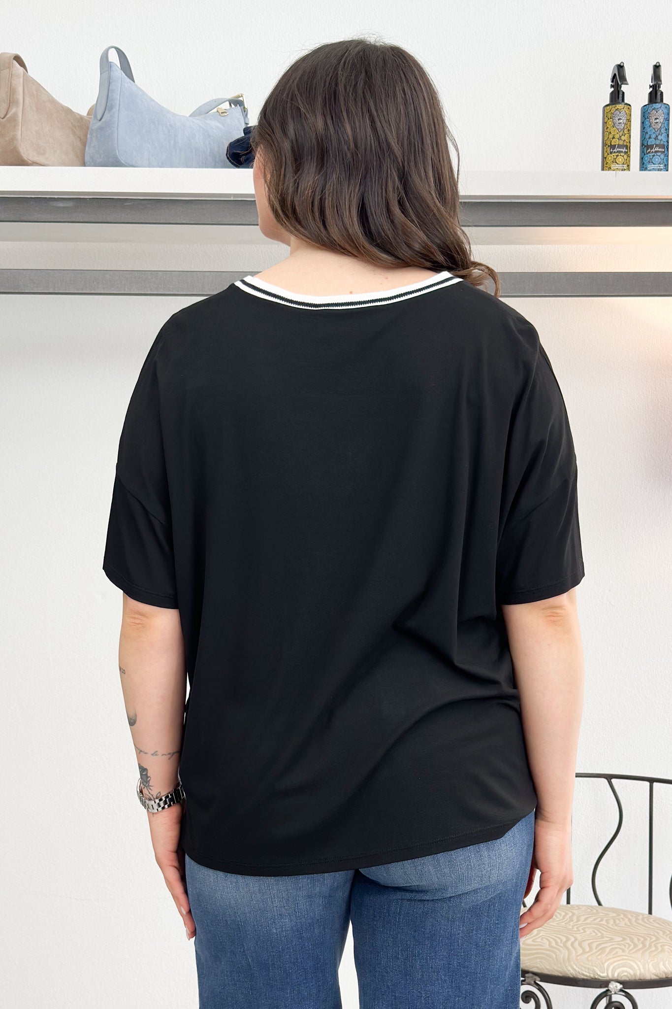 Tshirt over scollo a V KAOS