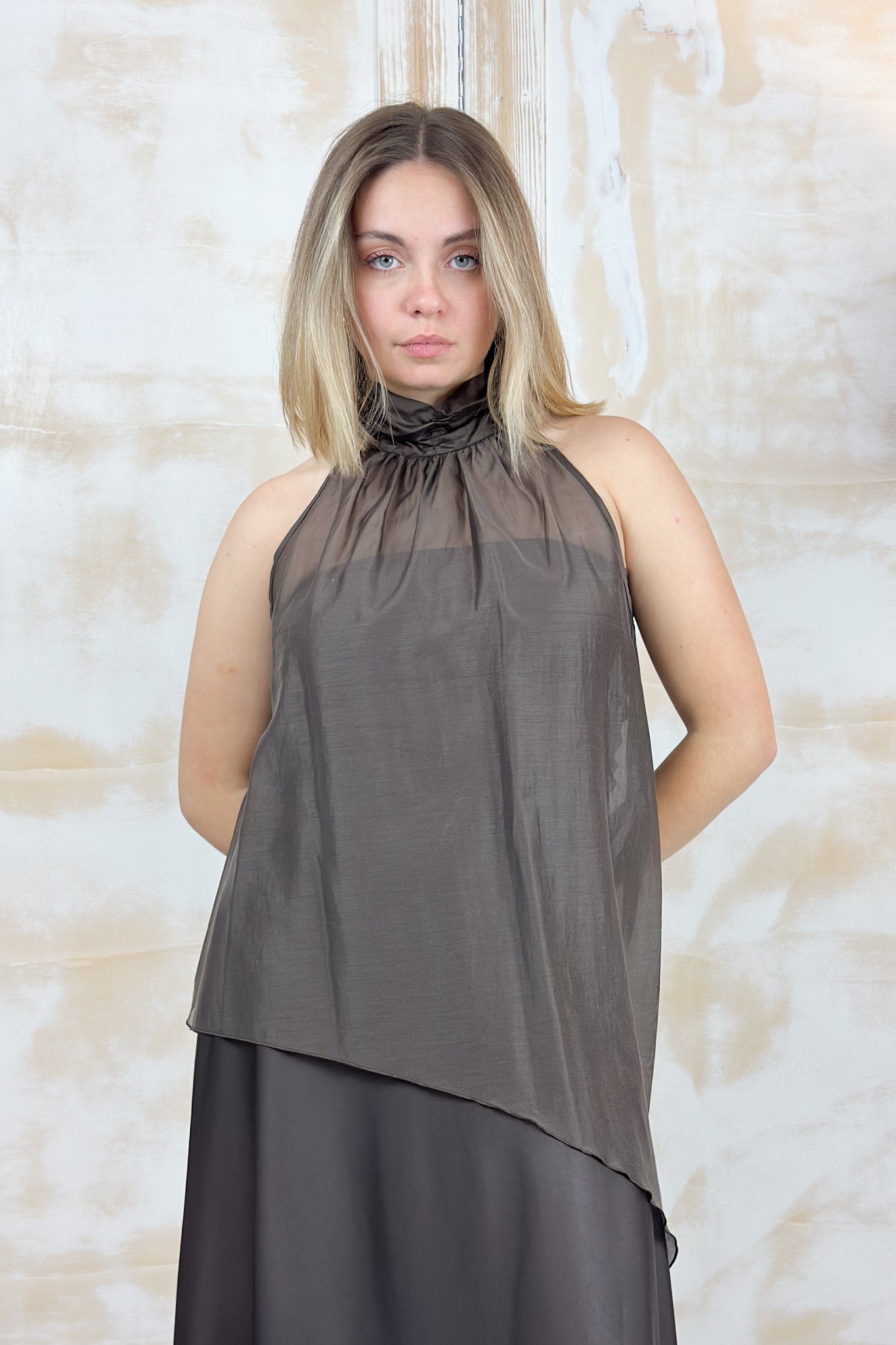 Blusa senza maniche assimetrica  in voile KAOS - Moro