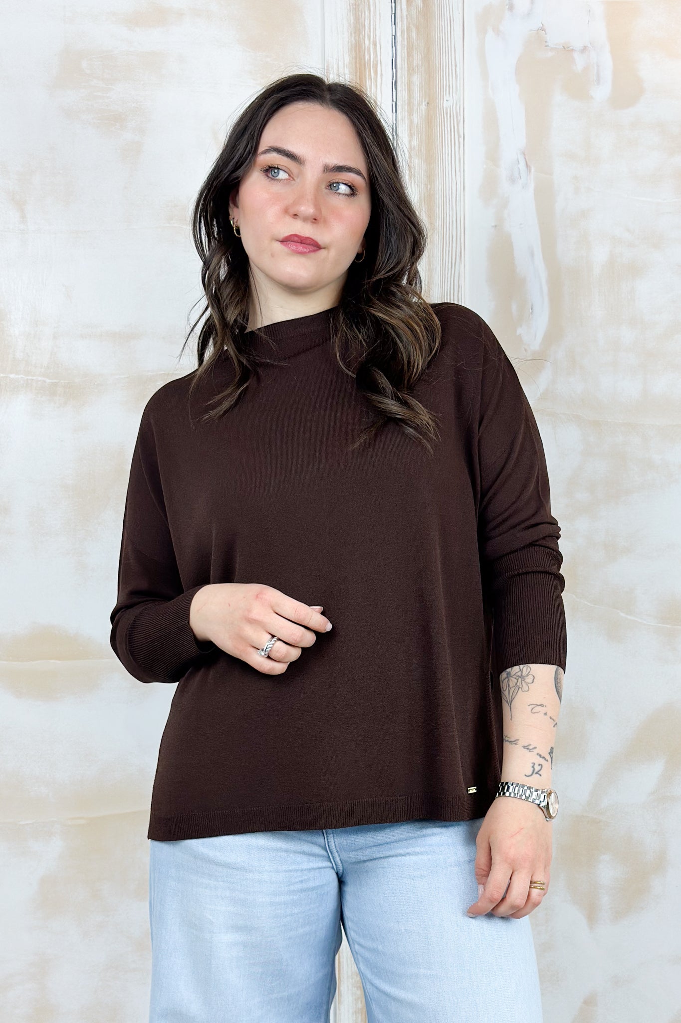 Maglia scollo a barca in filo di viscosa KAOS - CIOCCOLATO