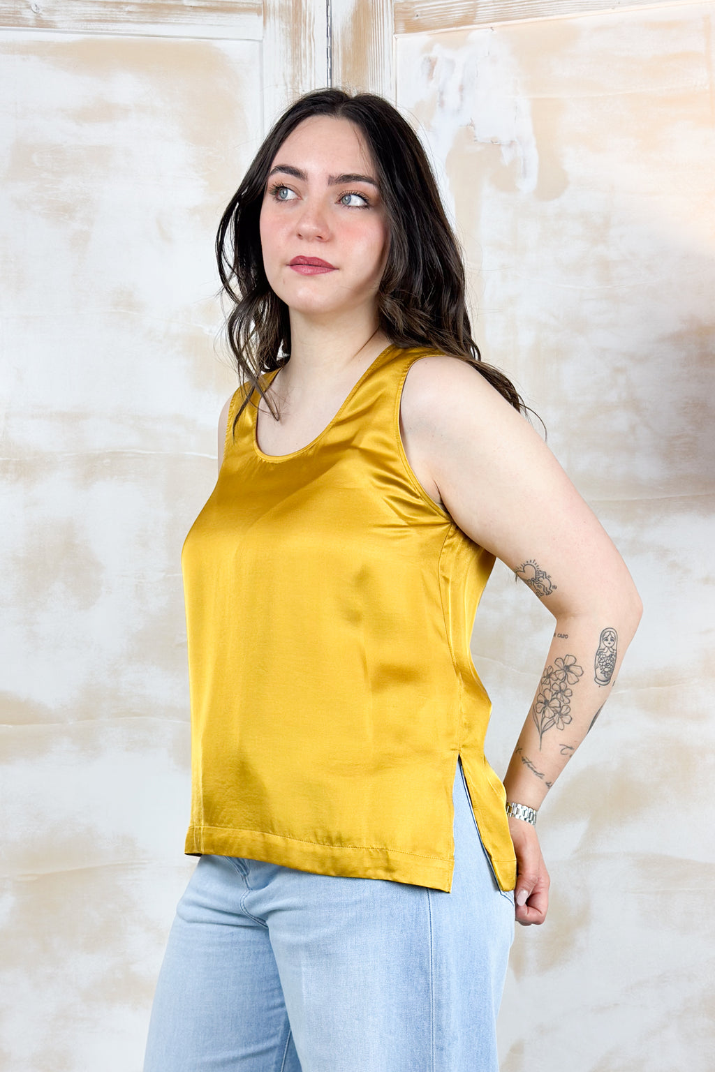 Top in raso scollo rotondo KAOS - ZAFFERANO