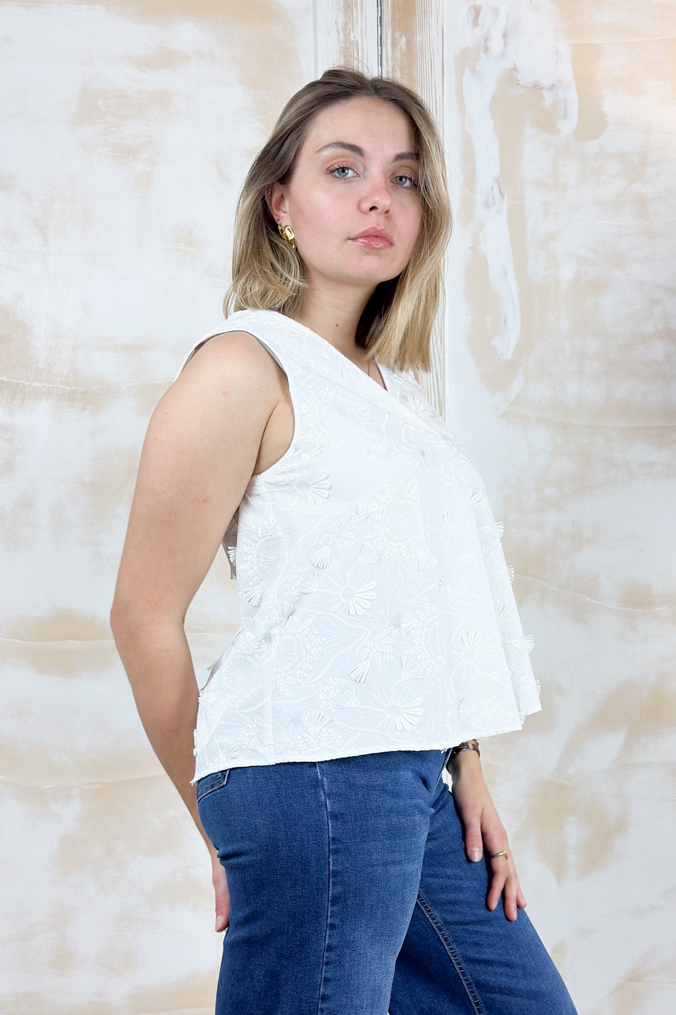 Top con ricami in rilievo EMME - BIANCO