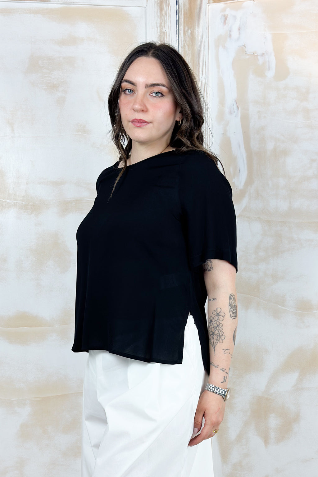 T-shirt in crepe scollo rotondo KAOS - NERO