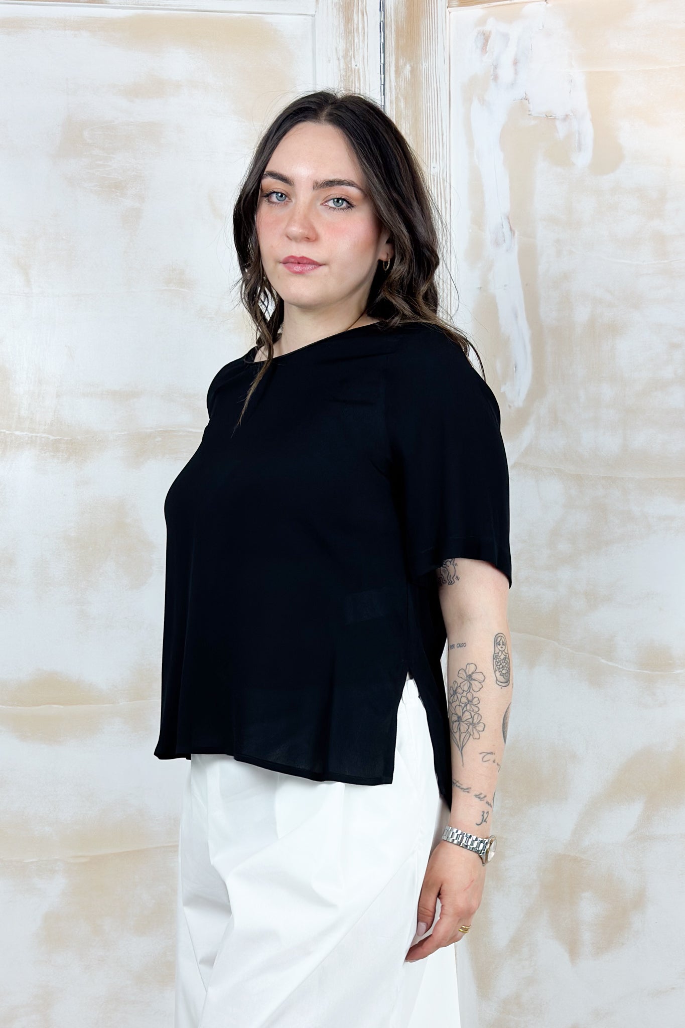 T-shirt in crepe scollo rotondo KAOS - NERO