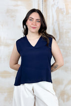 Top scollo a "V" in crepe KAOS - BLU