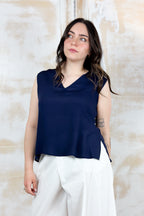 Top scollo a "V" in crepe KAOS - BLU