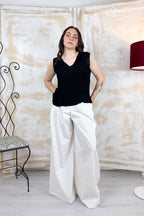 Top scollo a "V" in crepe KAOS - NERO