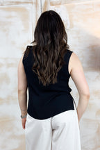 Top scollo a "V" in crepe KAOS - NERO