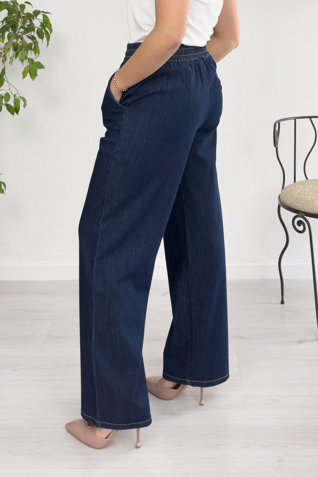 Pantalone in denim stretch trattato EMME