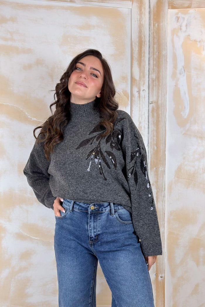 Maglione collo alto con ricamo KAOS