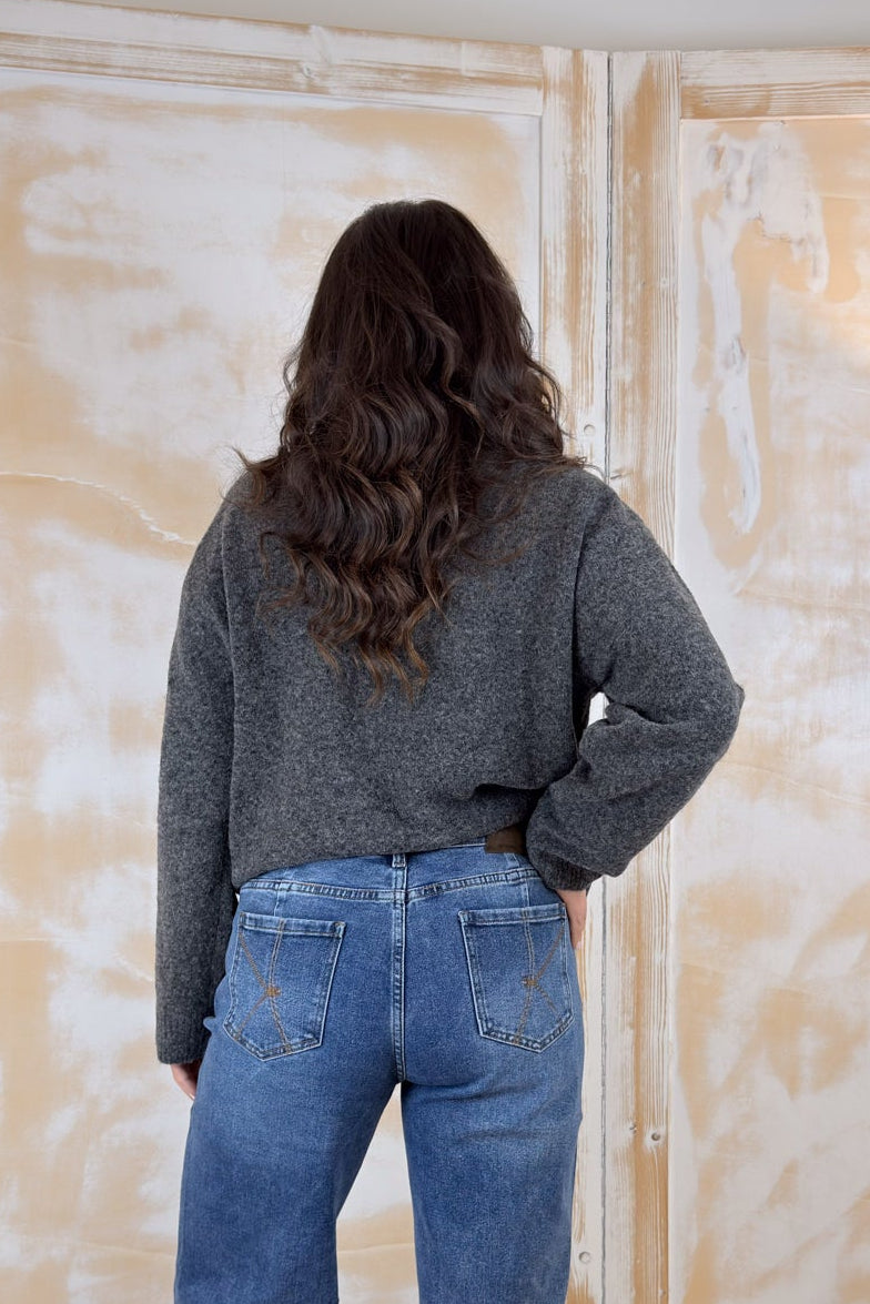 Maglione collo alto con ricamo KAOS